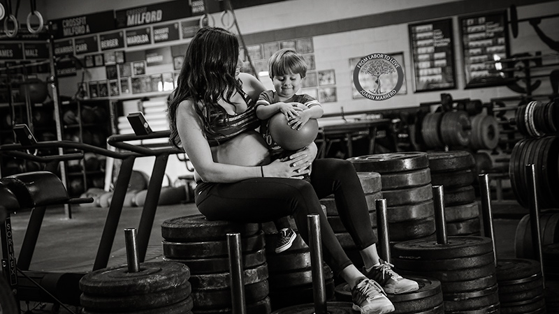 Pregnant Mom crossfit workout